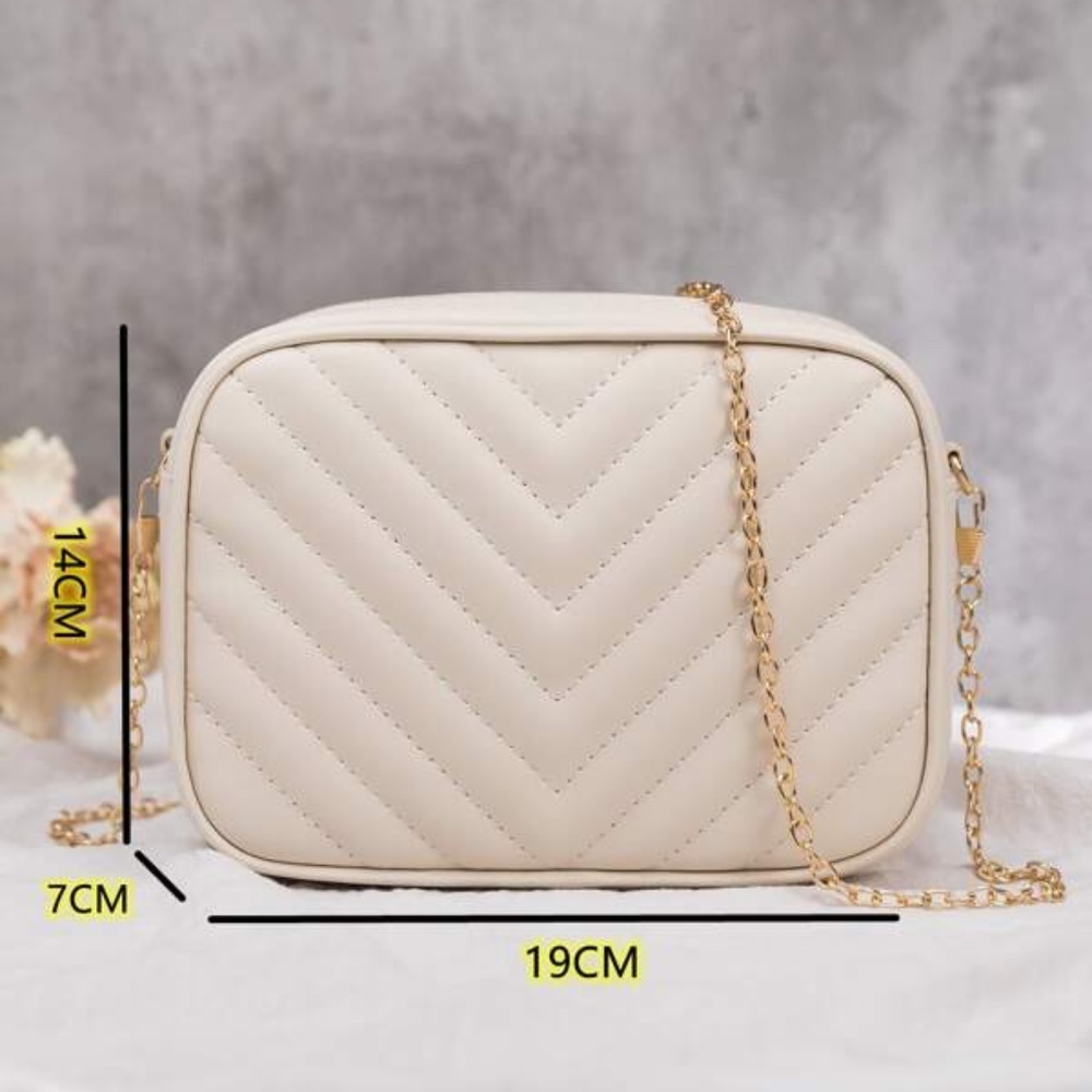 Luxe Vegan leather Quilted Chain Crossbody bag - Picture 3 of 4